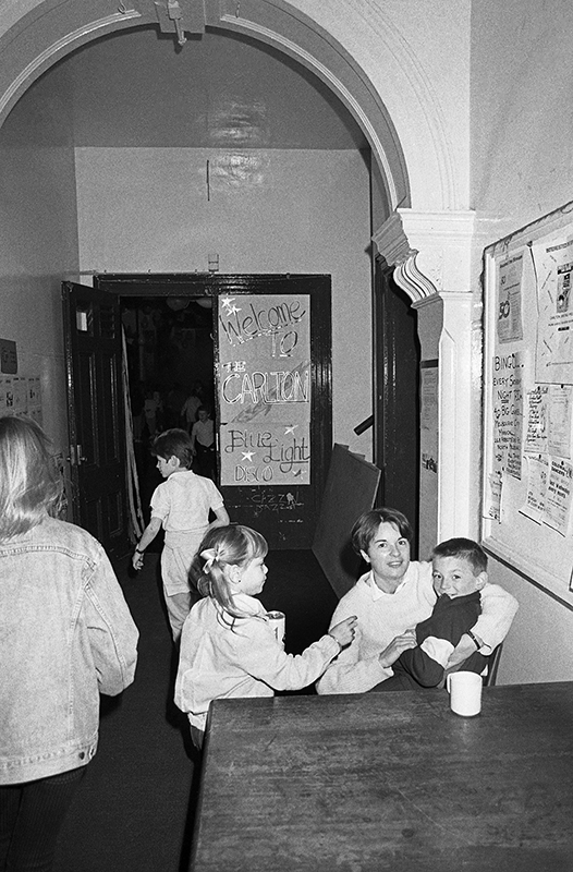 Life in an Inner Melbourne Housing Estate, 1986: Australia : Richard Moore : Journalist : Photographer :